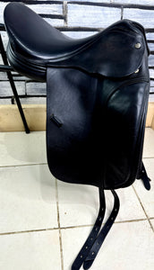 17” MW Harry Dabbs True Brit Dressage Saddle - Black