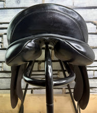 Load image into Gallery viewer, 18” Wide Ideal/Martin Wilkinson Suzannah Dressage Saddle - Black