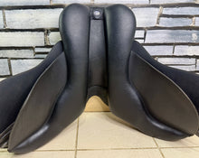 Load image into Gallery viewer, 18” XW/Changeable Gullet Wintec 2000 GP Saddle - Black