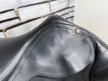 Load image into Gallery viewer, 17” Medium/Changeable Gullet Bates Caprilli Jump Saddle - Black