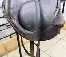 Load image into Gallery viewer, 16 1/2” MW Childeric CFSC Monoflap Jump Saddle - Brown