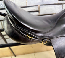 Load image into Gallery viewer, 17” Narrow Farrington Event GP Saddle - Black