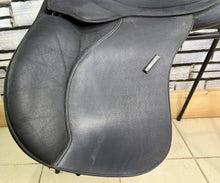 Load image into Gallery viewer, 18” XW/Changeable Gullet Wintec 2000 GP Saddle - Black