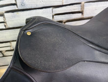 Load image into Gallery viewer, 17” XW/Changeable Gullet Wintec GP Saddle - Black