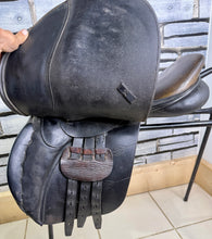 Load image into Gallery viewer, 17” MW Henri De Rivel Jump Saddle - Black