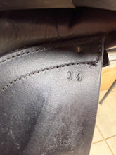 Load image into Gallery viewer, 17 1/2” Wide Ideal/Batchelors Suzannah Dressage Saddle - Black