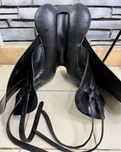 Load image into Gallery viewer, 17 1/2” Medium Albion SL Dressage Saddle - Black - Big Blocks