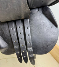 Load image into Gallery viewer, 17 1/2” MW Devoucoux Socca Jump Saddle - Black