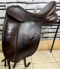 Load image into Gallery viewer, 17 1/2” MW Ideal Suzannah Dressage Saddle - Brown