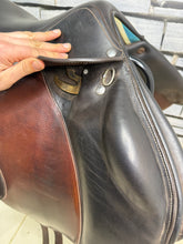 Load image into Gallery viewer, 17” XW Voltaire Lexington Monoflap Jump Saddle - Brown