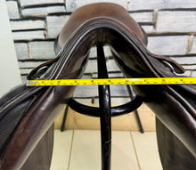 Load image into Gallery viewer, 17” MW Frank Baines Jump Saddle - Brown