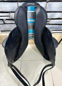 17 1/2” MW Voltaire Lexington Monoflap Jump Saddle - Black