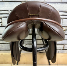 Load image into Gallery viewer, 17” Medium Farrington Burford Event Saddle - Brown