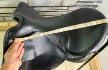 Load image into Gallery viewer, 17 1/2” XW Albion Genesis Ultima Dressage Saddle - Adjusta Tree - Black - Extra Wide