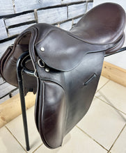 Load image into Gallery viewer, 17” Wide Ideal Classic GP Saddle - Brown