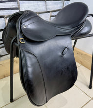 Load image into Gallery viewer, 17” Medium Farrington Burford Event VSD Saddle - Black