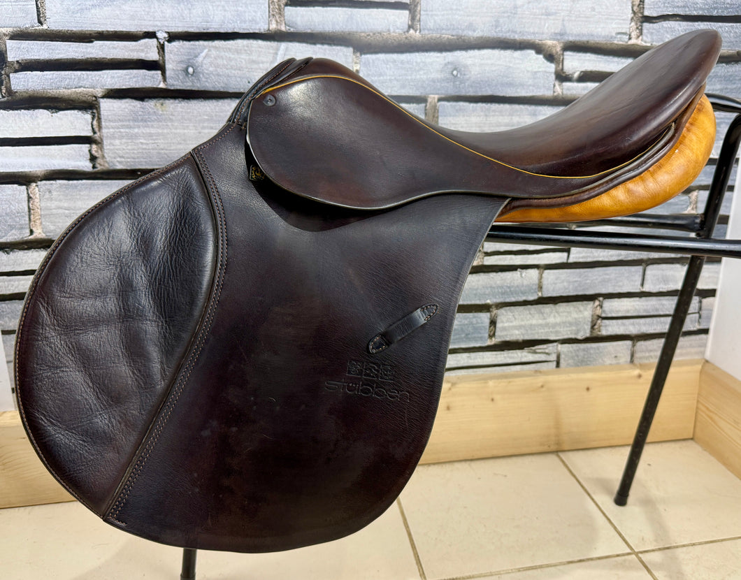 18 1/2” Medium (Fit 30) Stubben Siegfried Extra GP/Jump Saddle - Black/Tan