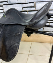 Load image into Gallery viewer, 16 1/2” Medium Eclipse Leather &amp; Synthetic GP Saddle - Black