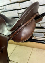 Load image into Gallery viewer, 17” Wide Farrington/Shires GP Saddle - Brown