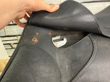 Load image into Gallery viewer, 18” XW/Changeable Gullet Wintec 2000 GP Saddle - Black