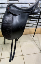 Load image into Gallery viewer, 17 1/2” Medium Albion SL Dressage Saddle - Black - Big Blocks