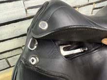 Load image into Gallery viewer, 17” Medium Prestige Engelke D2 Dressage Saddle - Black