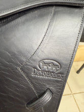 Load image into Gallery viewer, 17 1/2” MW Devoucoux Socca Jump Saddle - Black