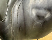Load image into Gallery viewer, 17” Wide Ideal/Martin Wilkinson Suzannah Dressage Saddle - Black