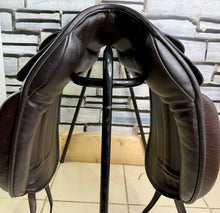 Load image into Gallery viewer, 17” Wide Black Country Vinici Monoflap Dressage Saddle - Brown