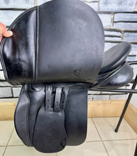 Load image into Gallery viewer, 17” Medium Farrington Burford Event VSD Saddle - Black