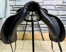 Load image into Gallery viewer, 17 1/2” MW LH Albion SLK Dressage Saddle - Black