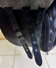 Load image into Gallery viewer, 17” XXW Hoop Tree Manor Cob GP Saddle - Black - Extra Wide - 4 Straps
