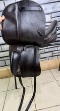 Load image into Gallery viewer, 18” XW Sue Carson Flair Dressage Saddle on 17” Panels-Brown- Big Blocks