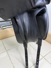 Load image into Gallery viewer, 17 1/2” MW Amerigo Classic Dressage Saddle - Black