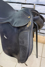 Load image into Gallery viewer, 16 1/2” XW/Changeable Gullet Wintec Wide Cob GP Saddle - Black - Flocked - 4 Strap