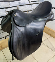 Load image into Gallery viewer, 17 1/2” Medium/Changeable Gullet Bates Caprilli GP Saddle - Black