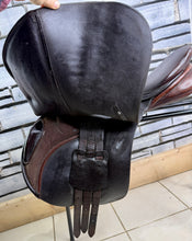 Load image into Gallery viewer, 17” Medium/Changeable Gullet Bates Caprilli Jump Saddle - Brown
