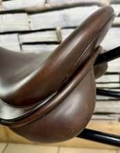 Load image into Gallery viewer, 17-17 1/2” Wide Excelle English GP Saddle - Brown