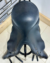 Load image into Gallery viewer, 17” Medium Kieffer Wien DL Dressage Saddle - Black