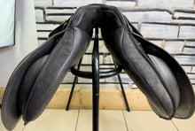 Load image into Gallery viewer, 17” Narrow Thorowgood Griffen High Wither GP Saddle-Black