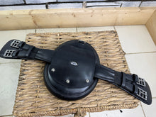 Load image into Gallery viewer, S/H 65cm/26” Prestige Doughnut RP Leather Girth - Black