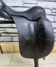 Load image into Gallery viewer, 17” Medium Albion Style Dressage Saddle - Black