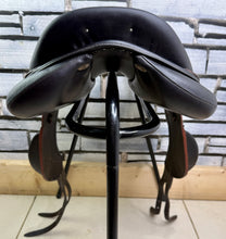 Load image into Gallery viewer, 17 1/2” MW Devoucoux Chiberta O Jump Saddle - Brown