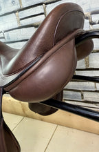 Load image into Gallery viewer, 17 1/2” MW Winners Circle Jump Saddle - Brown