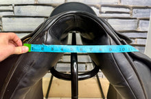 Load image into Gallery viewer, 17 1/2” MW Ideal Suzannah Dressage Saddle - Black