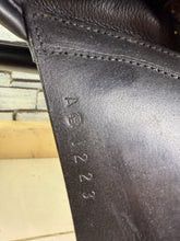 Load image into Gallery viewer, 16 1/2” XXW Geoffrey Gibson English Cob GP Saddle - Black