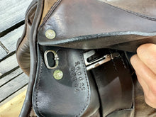 Load image into Gallery viewer, 17” Medium Pariani Monoflap Jump/XC Saddle - Brown