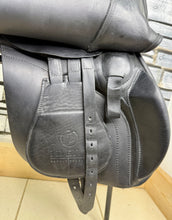 Load image into Gallery viewer, 17 1/2-18” Wide Ideal 1350 GP Saddle - Black