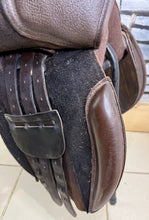Load image into Gallery viewer, 17 1/2” MN Humphries &amp; Swain Holistic Saddlery GP/Jump Saddle - Brown