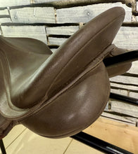 Load image into Gallery viewer, 16 1/2” Wide/Changeable Gullet Wintec Pony GP Saddle - Brown